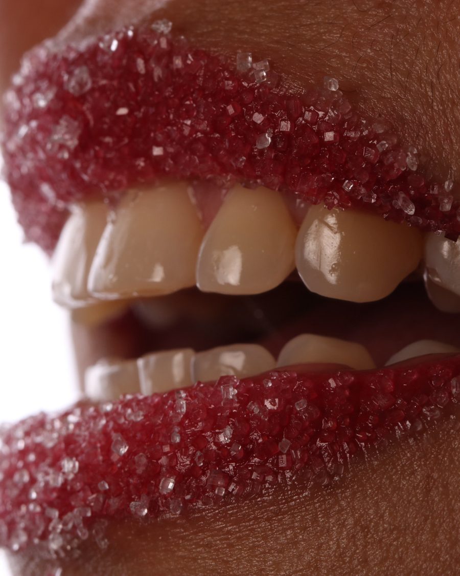 Sonrisa con labios de azúcar
